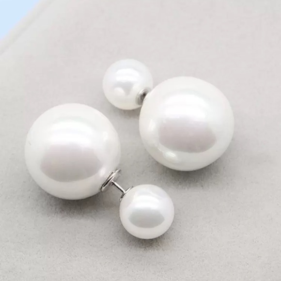 New! Anthropologie Shashi Silver Double Pearl Post Earrings (1066) NWOT - Picture 3 of 3